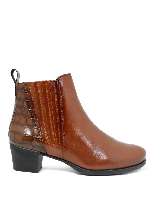 DESIREE NEUS 17 CUERO